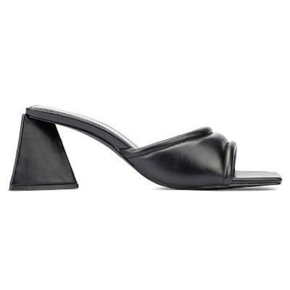Fashion to Figure Cammi Women’s Wide Width Block Heel Sandals Mules in Black